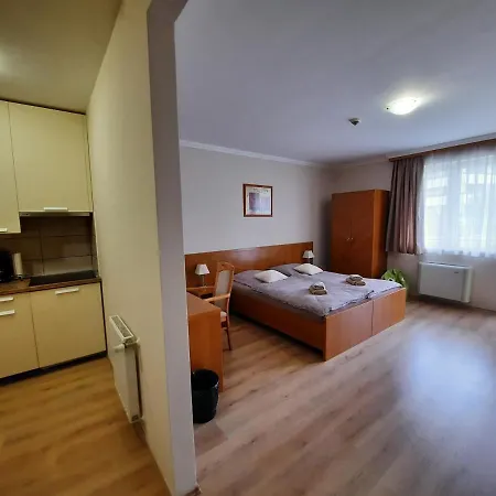 Zöld Béka Panoráma Wellness I.