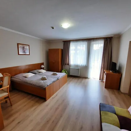 Zöld Béka Panoráma Wellness I.