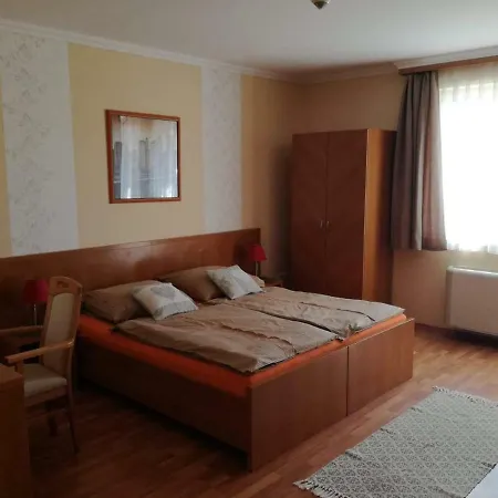 Zöld Béka Panoráma Wellness I. *